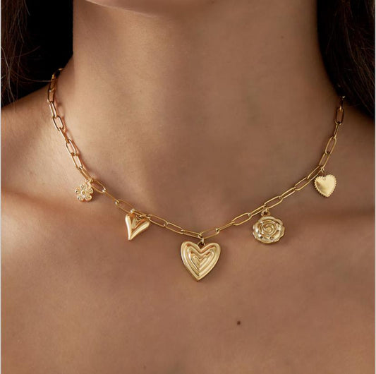 ketting met hartjes bedels
